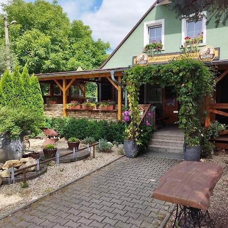 Restaurace A Penzion U Kuliku Raspenava Екстериор снимка